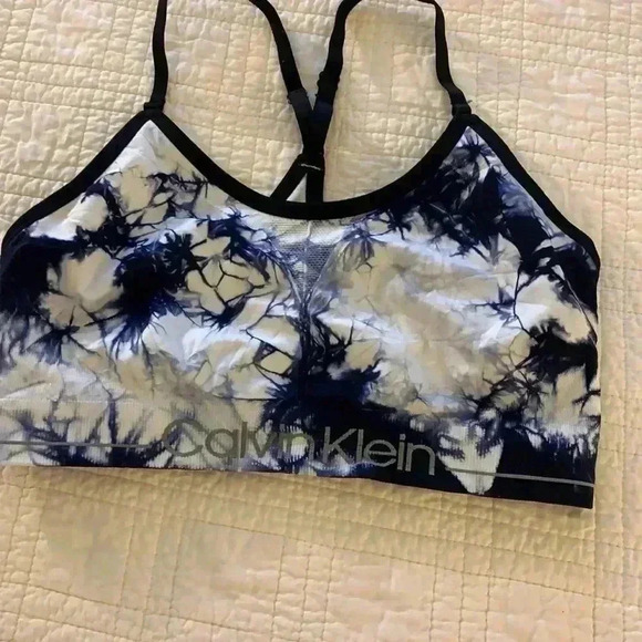 Calvin Klein - Picture 1 of 3